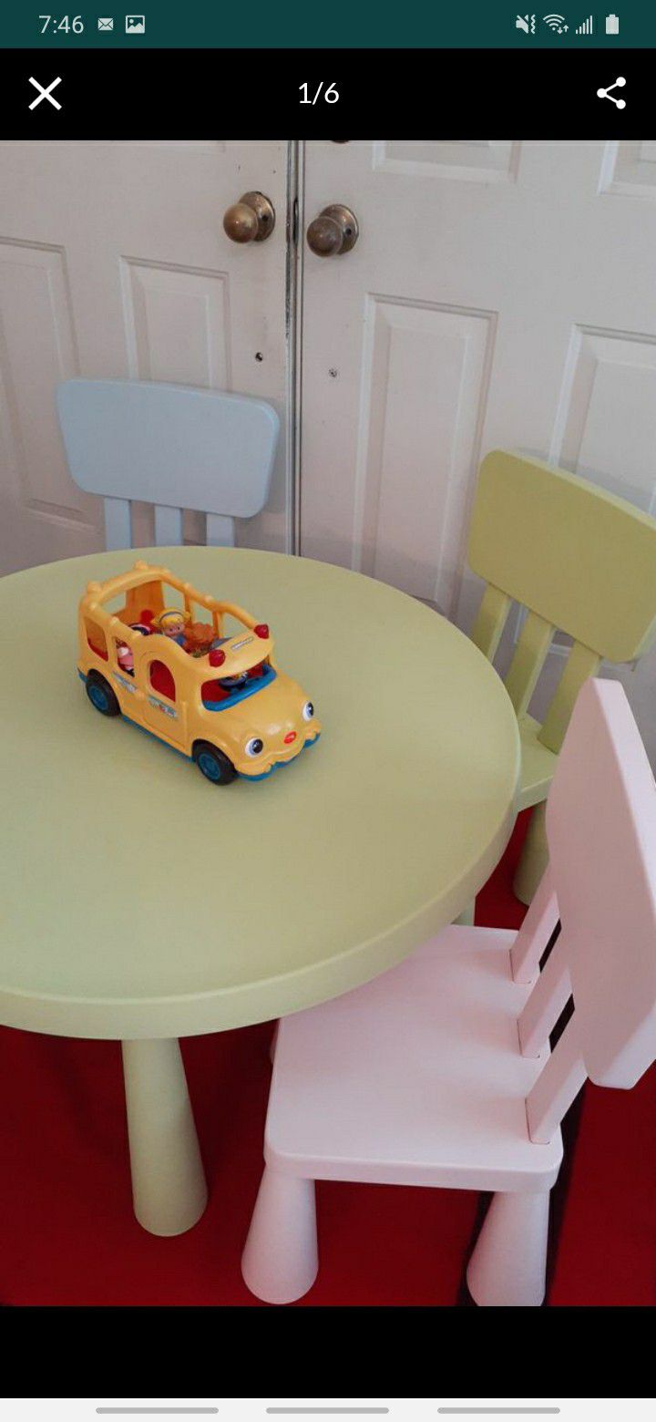 Kid table with one chair