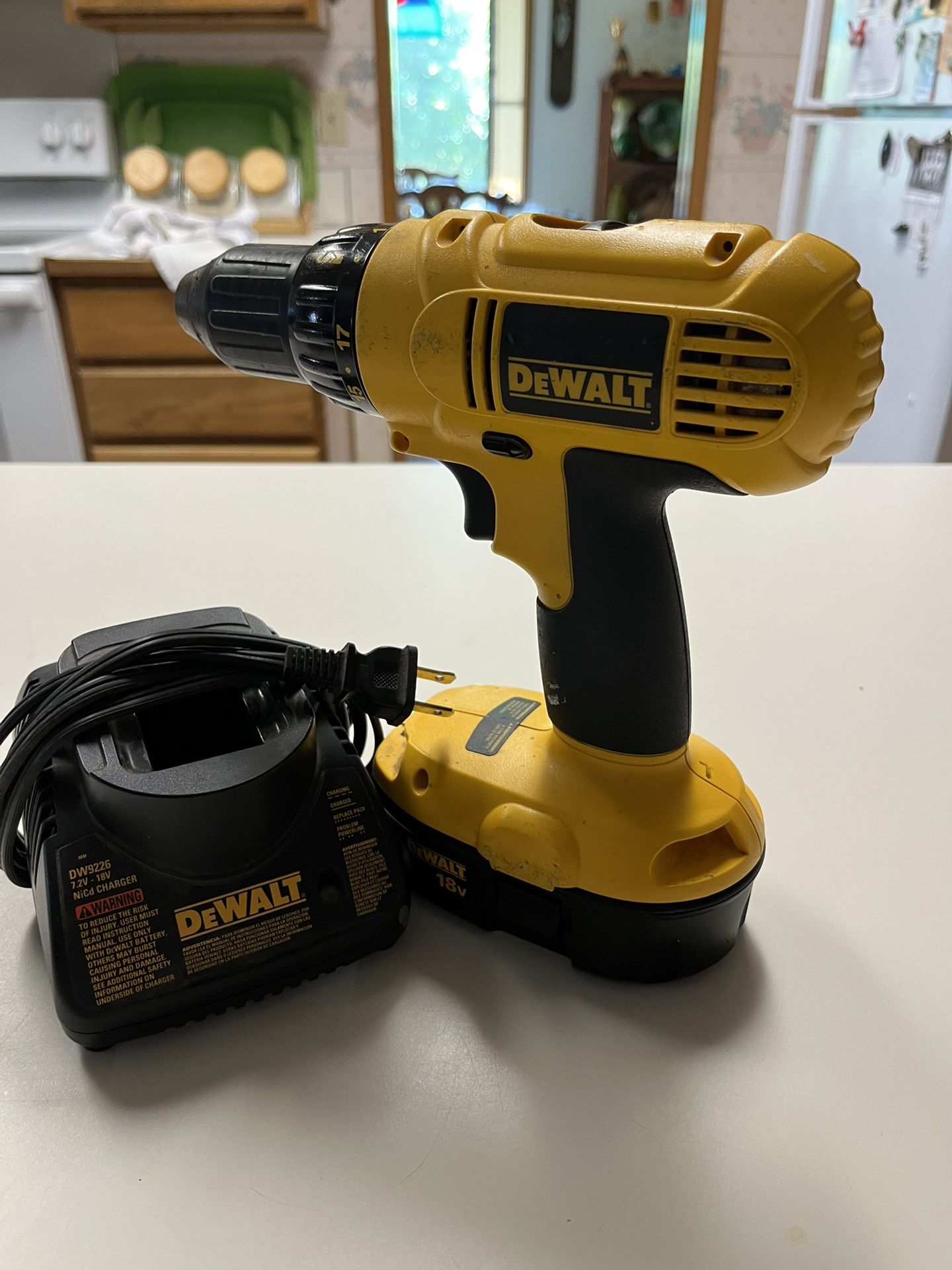 DeWalt 18v Cordless Drill. W/Charger
