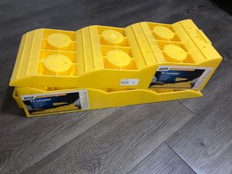 Camco Tri Leveler (RV, Large Vehicle)