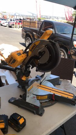 Dewalt 12” Brushless flexvolt 120v MAX Cord/Cordless Double Bevel Sliding Miter Saw NO BATTERY