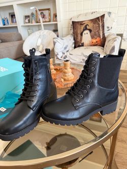 Black lace-up combat boots (9.5)