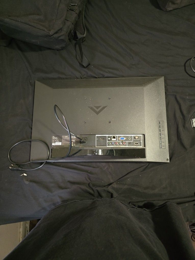 23.54" Vizio Tv