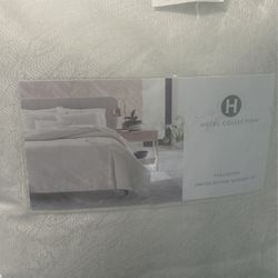 Shell  🐚 White  Hotel Collection  Ending Set W Pillow 4 Pc 