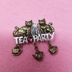 NWT Vintage Signed KC Three Tone "Tea Party " Kitty Cats Dangling Charms Heart Brooch Pin