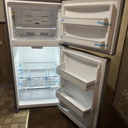 Frigidaire Top Freezer Refrigerator in Fingerprint-Resistant Stainless Look, ENERGY STAR