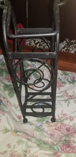 Metal wine rack