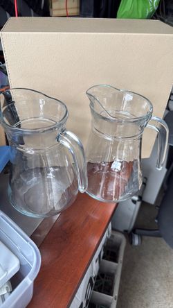 Glass Pitchers / Carafes
