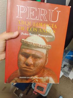 Rare book Archeology peru of the andes Spanish