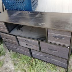 Kids dresser with outlet plugs