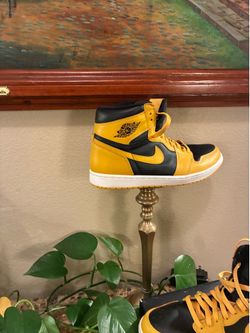 NEW IN BOX SIZE 11….JORDANS NIKE