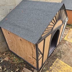 Large Dog House (Available) 