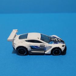  Hot Wheels HW Mild To Wild 6/10 (2014) White Aston Martin Vantage GT3 61/250