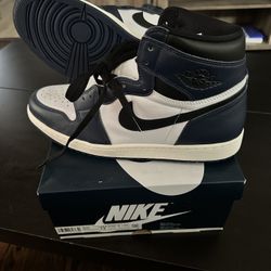 Air Jordan Retro 1 Midnight Navy
