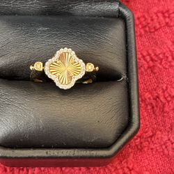 Beautiful Reversible Clover Ring 