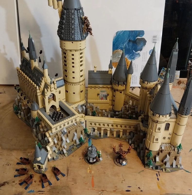 LEGO Harry Potter: Hogwarts Castle (71043) complete