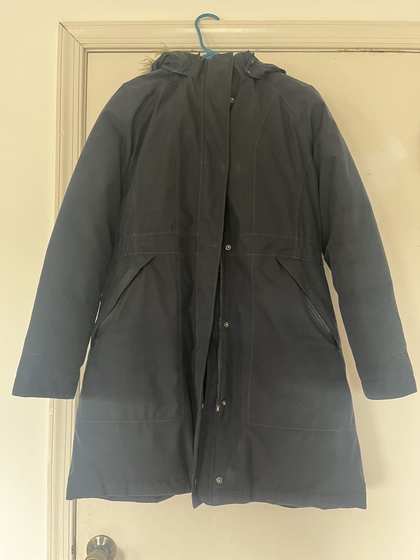 Women’s The North Face Coat in Navy Blue Size M