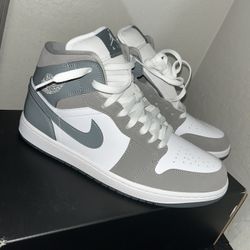 Jordan 1 Mids