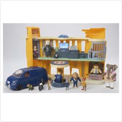 Zootopia Police Station Playset w/ Sound Projector and Light & Huge Character Figure Lot