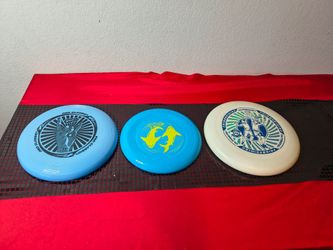 3 Frisbees