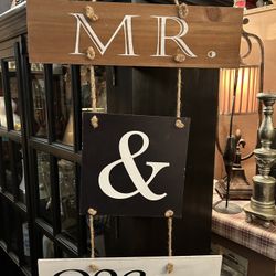 Mr & Mrs Hanging Plaques 