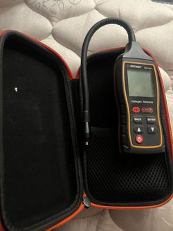 This is a SNDWAY SW-743A Halogen Gas Detector, a device commonly used for detecting refrigerant leak