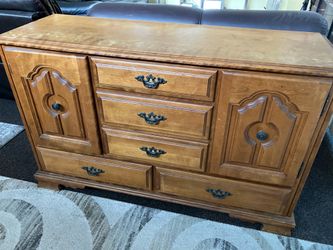 Free dresser - works