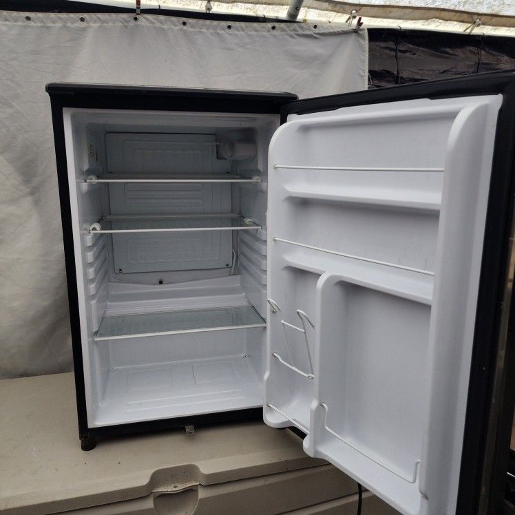 Small Fridge Mini - Stainless Steel - Avanti - 32"