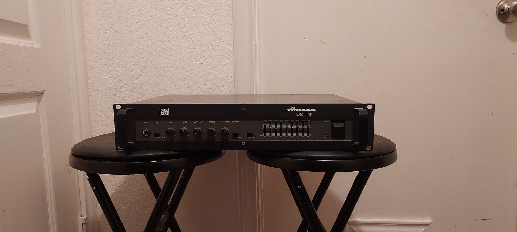 Ampeg B2 re Bass Amp Head
