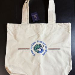  Canvas bags in multiple styles • durable & stylish