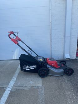 Milwaukee M18 FUEL Brushless Cordless 21 in. Walk Behind Dual Battery Self-Propelled Mower