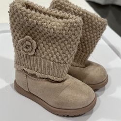 Size 7 girls’ boots 