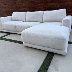 Dreanna 114” Right Facing Chaise Sofa