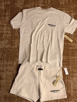 Sets essential shirts and shorts