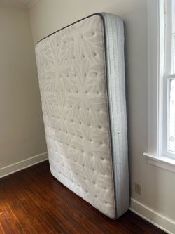 Full Sealy Posturepedic Mattress