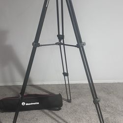 Manfrotto Video Tripod MVT502AM w/ MVH500A Fluid Head – Pro Camera Tripod