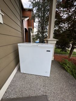 Magic Chef - 7.0 cubic foot Chest Freezer