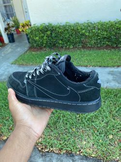 Black Travis Scott’s size 10 but I’m an 11 an can still fit