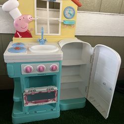 Peppa Pig's Little Kitchen deluxe feature role-play set