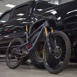 202 Santa Cruz Nomad Carbon CC (Large, 27.5”) 