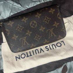 Louis Vuitton  Zippy Compact Wallet Monogram 10/10 