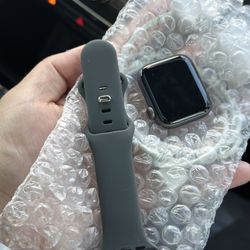 Apple Watch  Series 4 (40mm) GPS + LTE