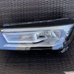 2018 2019 2020 Audi Q5 Left Driver Side Xenon Complete Headlight OEM 80A941005B