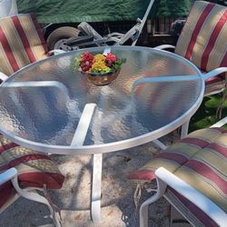 5-piece aluminum patio set with cushions in perfect condition, no damage