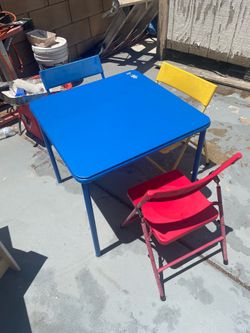 Children’s table with 3 chairs