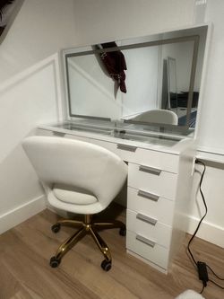 Teen Girl Vanity + Dresser + Nightstands