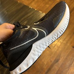 Women’s Size 7 Nikes 