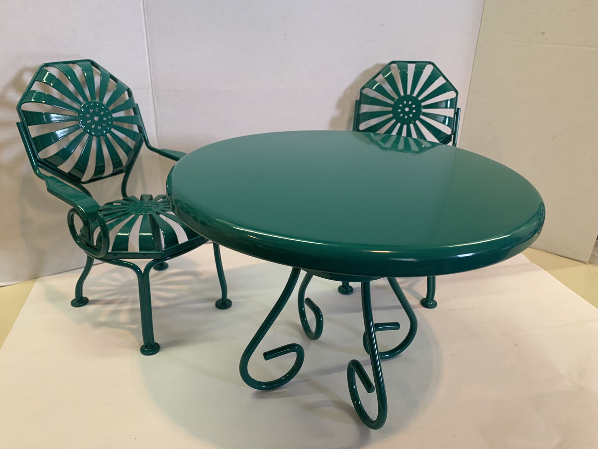 American Girl 18" Doll Green Patio Metal Table & 2 Chairs 2012 D7297 Pre-owned