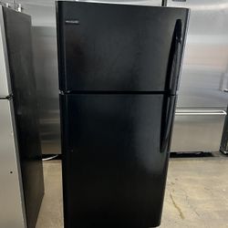 Frigidaire Apartment Size Top Freezer Refrigerator 18 Cu Ft