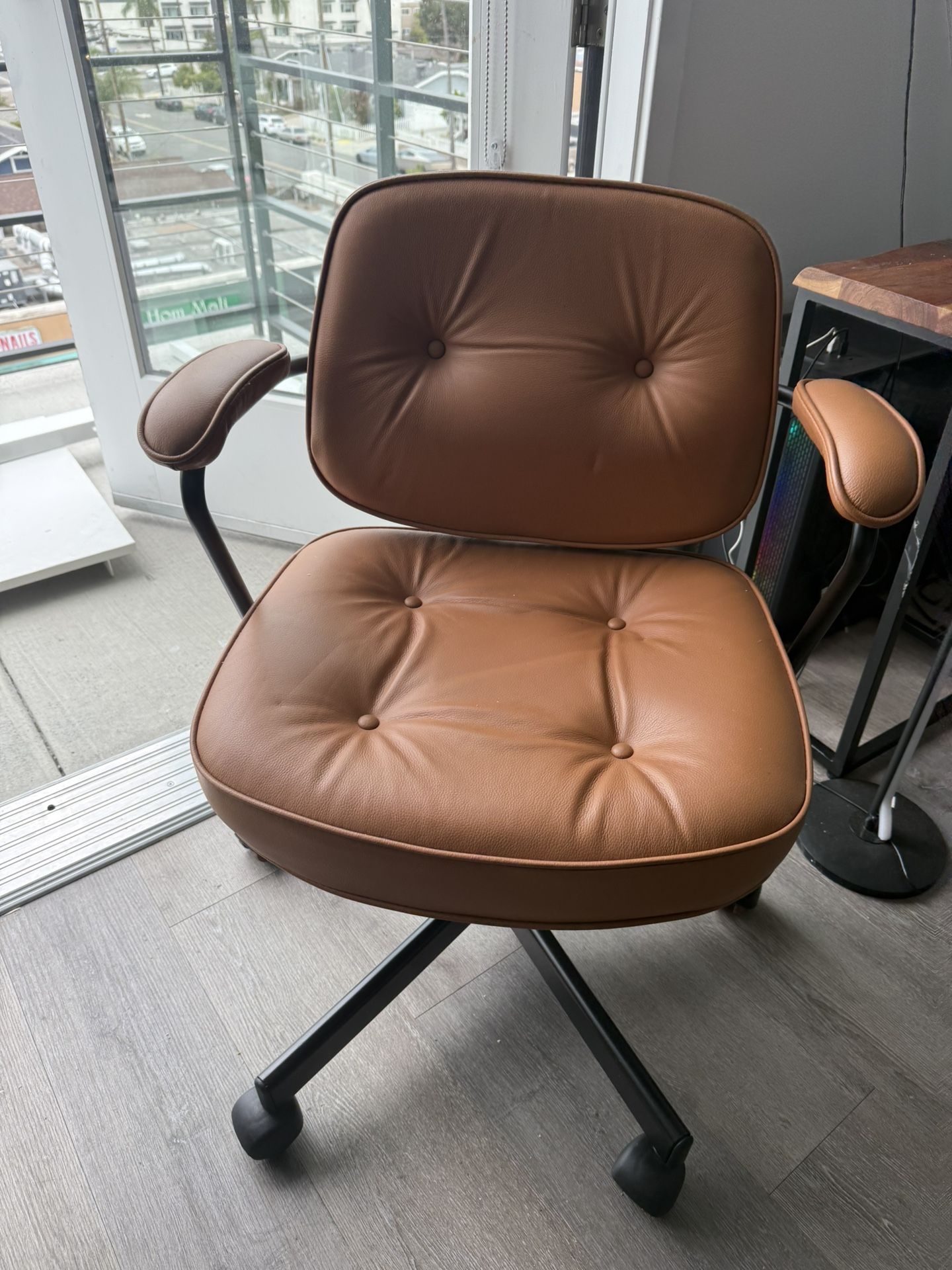 Mid Century Modern Eames Style Leather Lounge Chair – San Diego