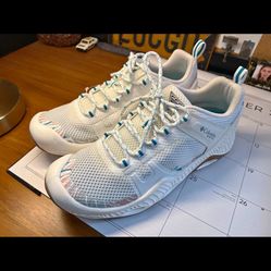 Columbia antimicrobial PFG sneakers 10 M